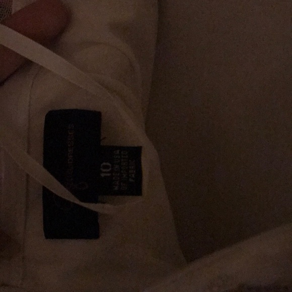 I’m selling a dress, it was worn once . - Picture 4 of 5